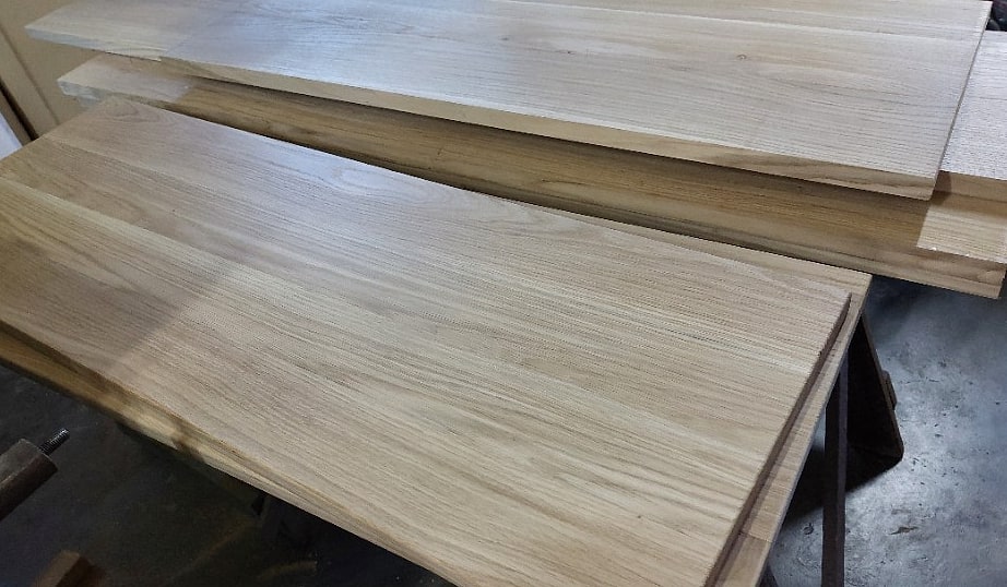 Parapety na stojakach w trakcie produkcji